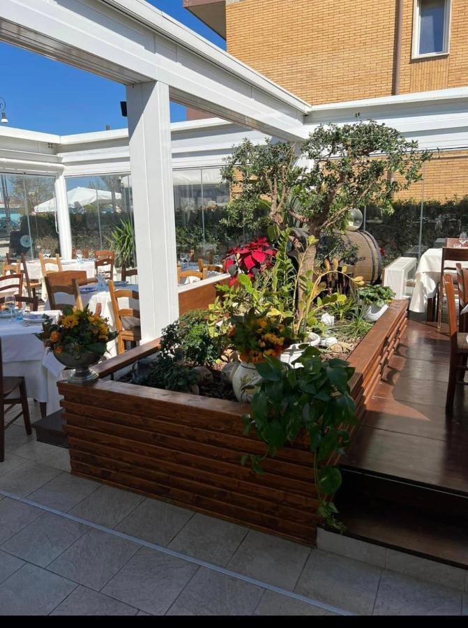 Villa Pisola Fiumicino Airport - Seafront Экстерьер фото