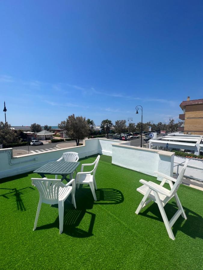 Villa Pisola Fiumicino Airport - Seafront Экстерьер фото